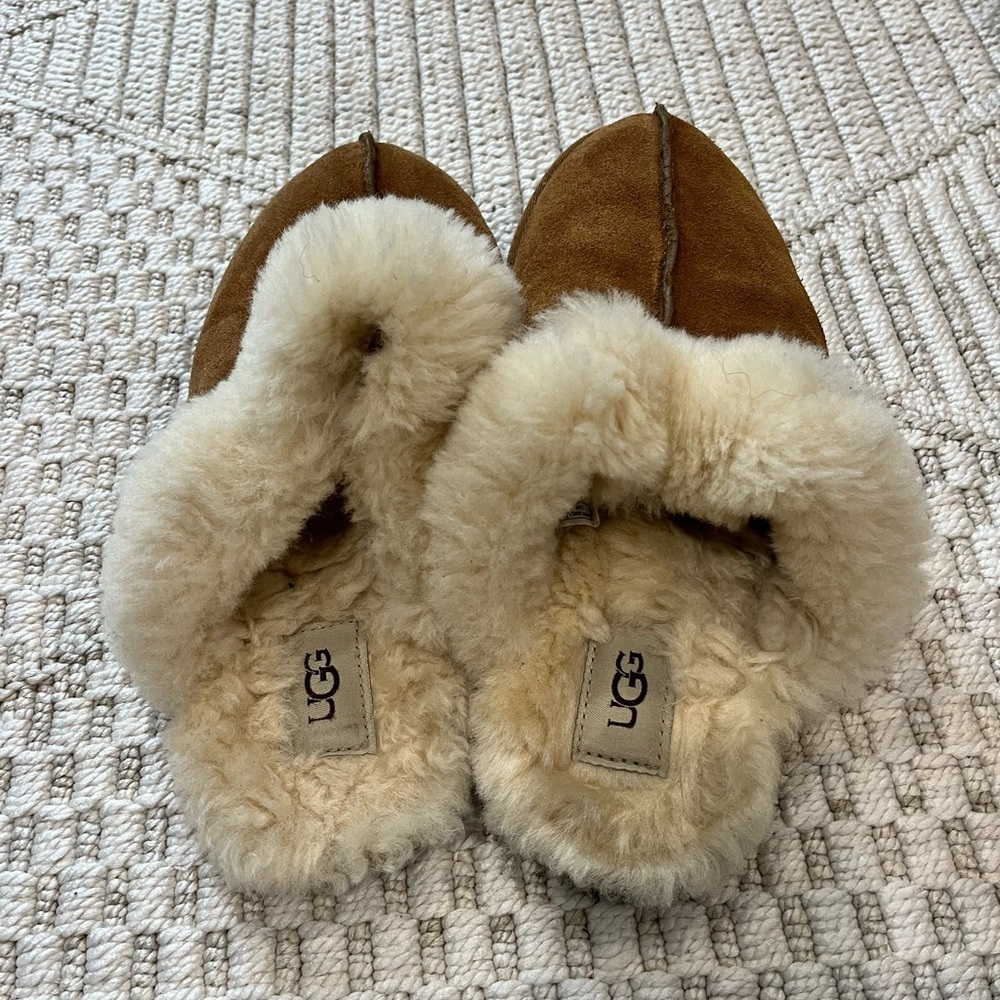 UGG Women's Scuffette II Slippers in Chestnut - Picture 3 of 6